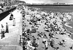 Well-patronised-beach-at-Grand-Parade.-1952.